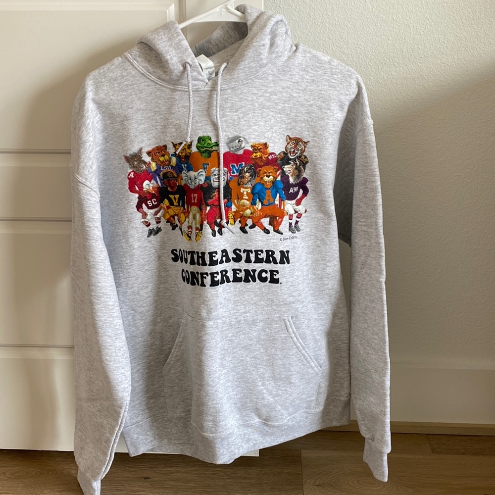 SEC hoodie. Item is in Excellent condition. Light gray